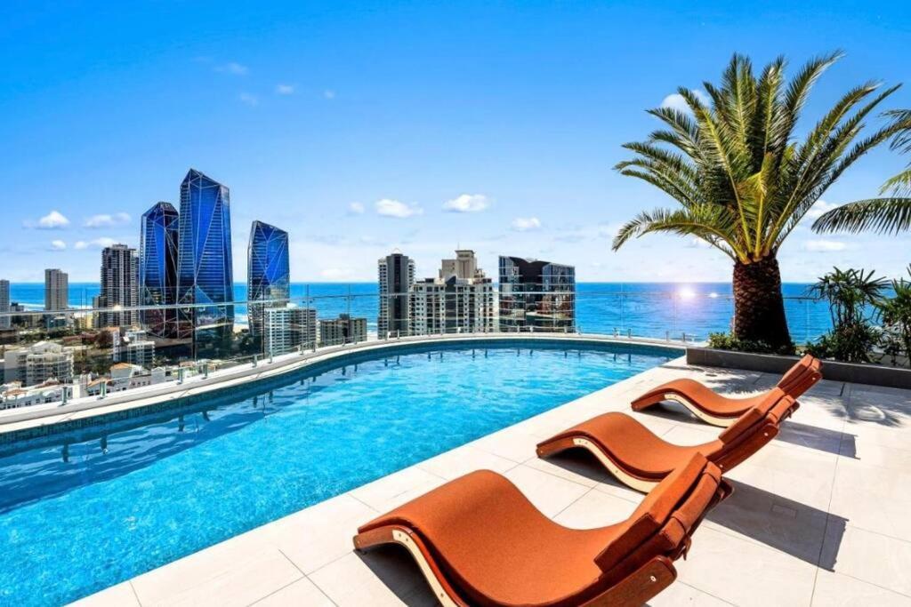 Coastal Escape In Broadbeach Apartment