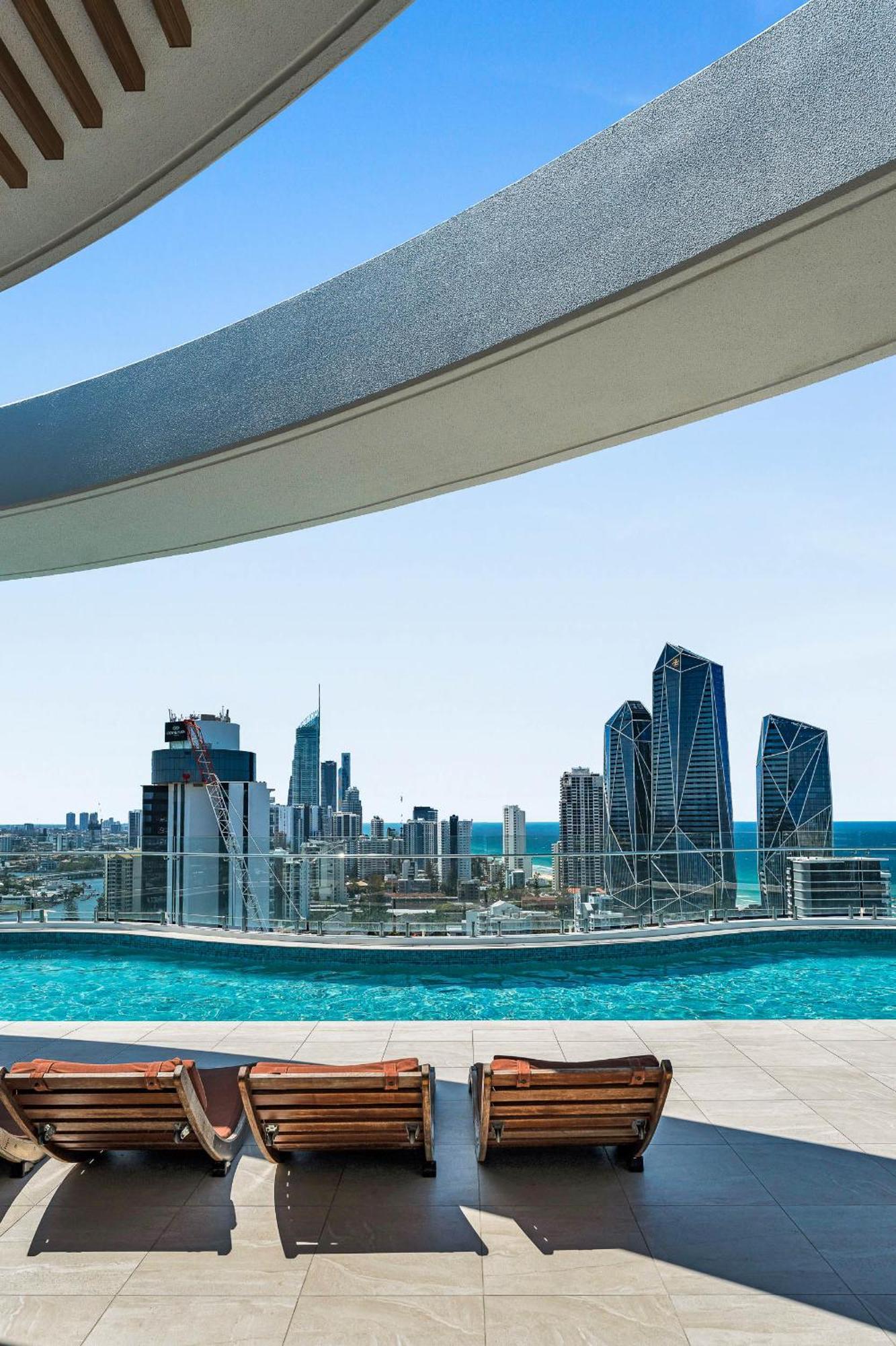 Coastal Escape In Broadbeach Apartment *