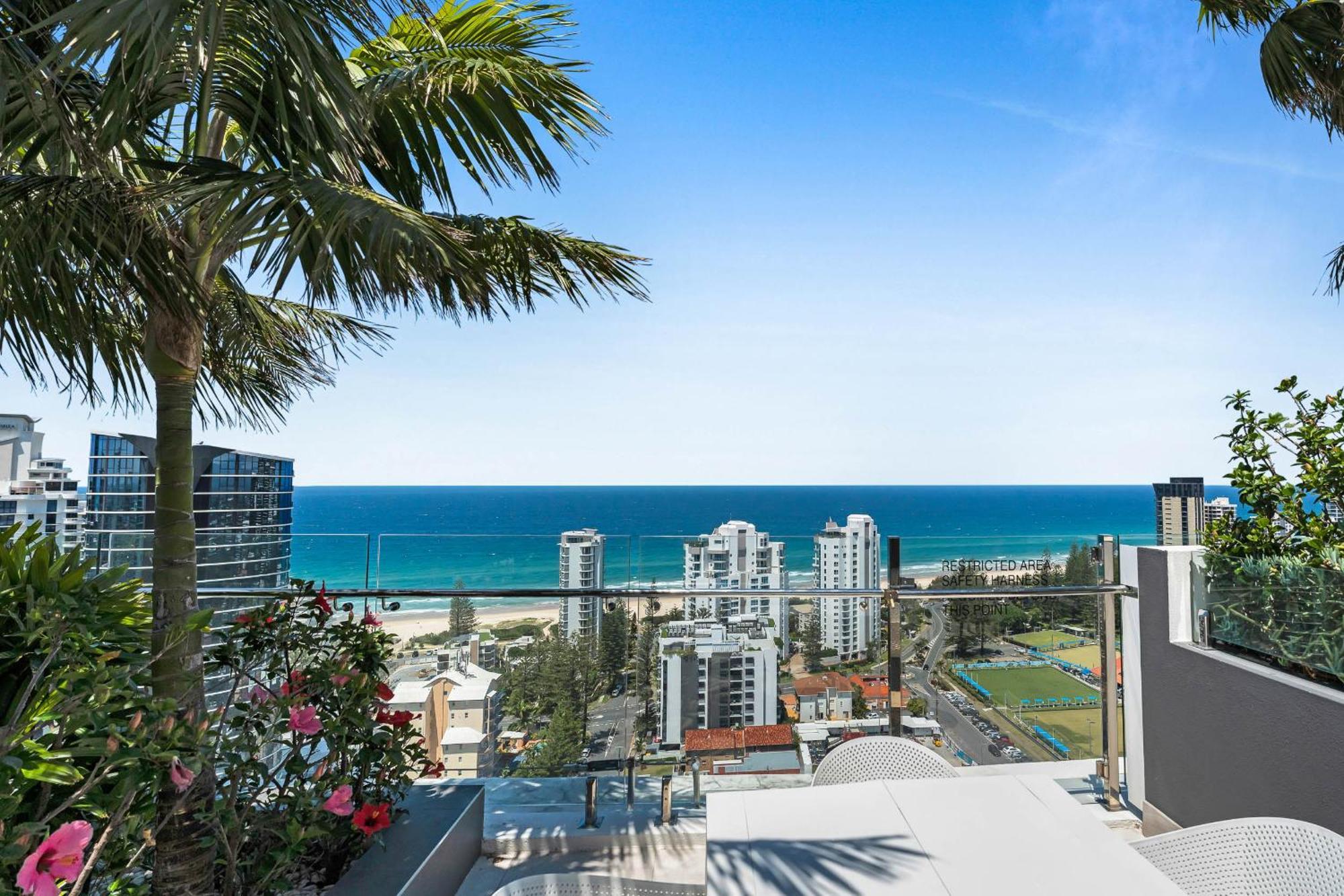 Coastal Escape In Broadbeach *